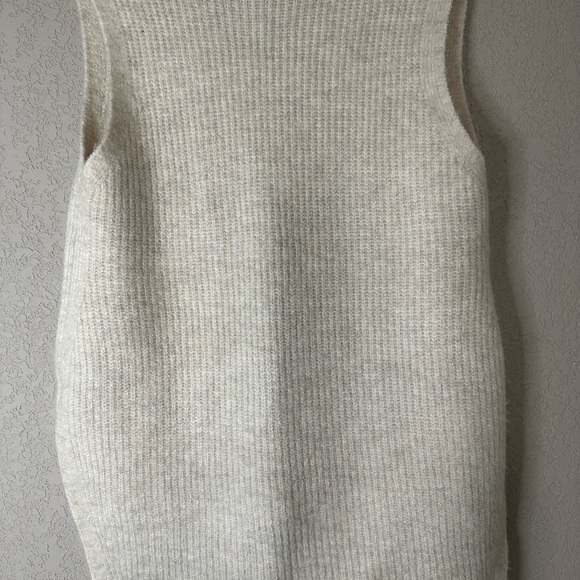 Vince Camuto Women’s Sweater Vest Size XS - Picture 3 of 8